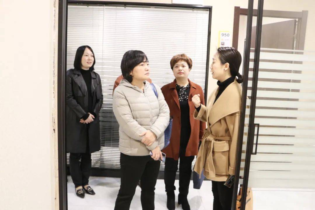 张永英充分肯定了萧山区妇联的婚调工作,表示 萧山区婚姻家庭纠纷