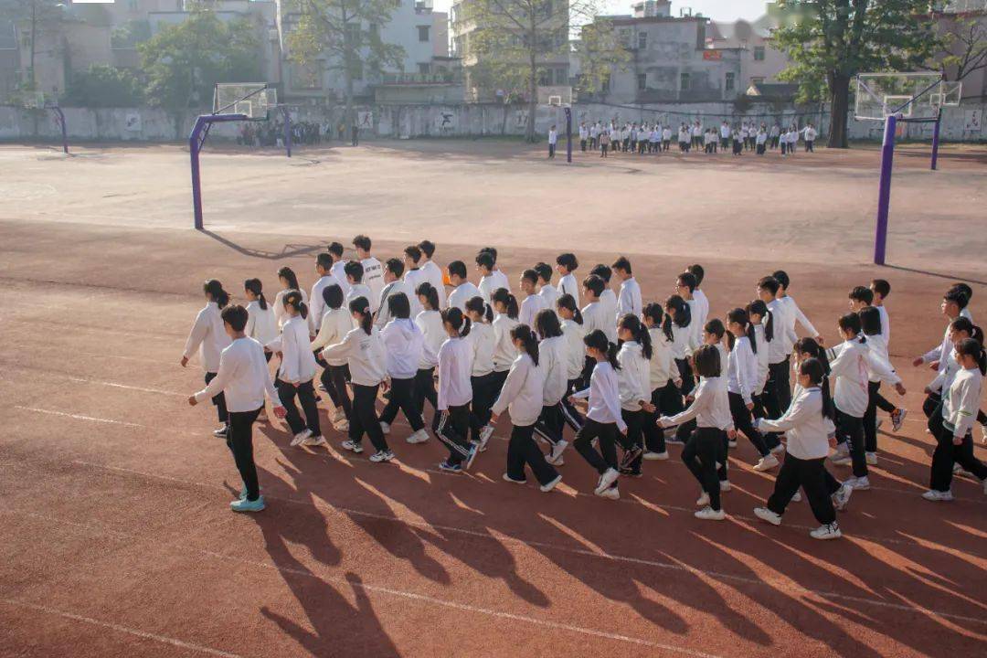 大礼堂隆重举行了"2020年揭西县河婆中学90周年校庆暨教育发展促进会