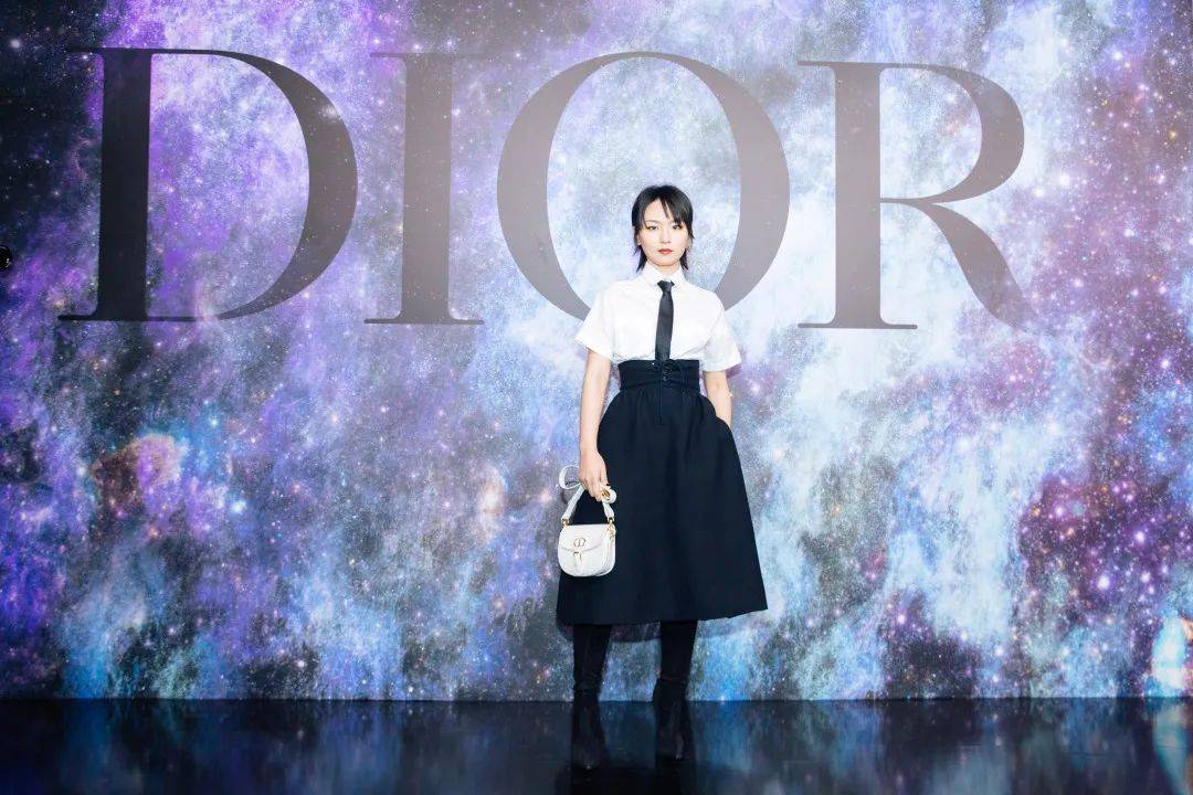 dior 2021 秋季男装系列正式发布:奇光异彩碰撞超现实