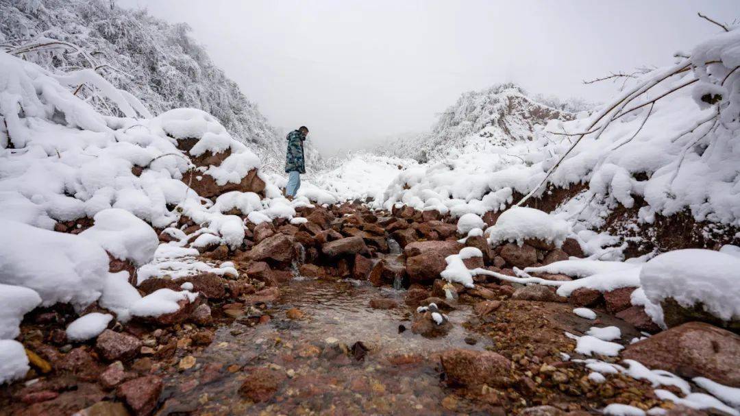 美图等一个人陪我去看雪裹雾锁泥巴山