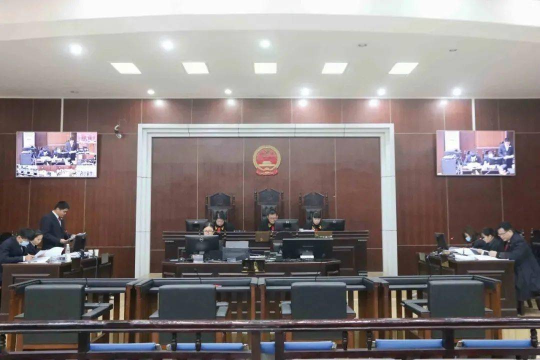 12月7日,钟山县人民法院刑事审判庭公开开庭审理以莫剑为首的四被告