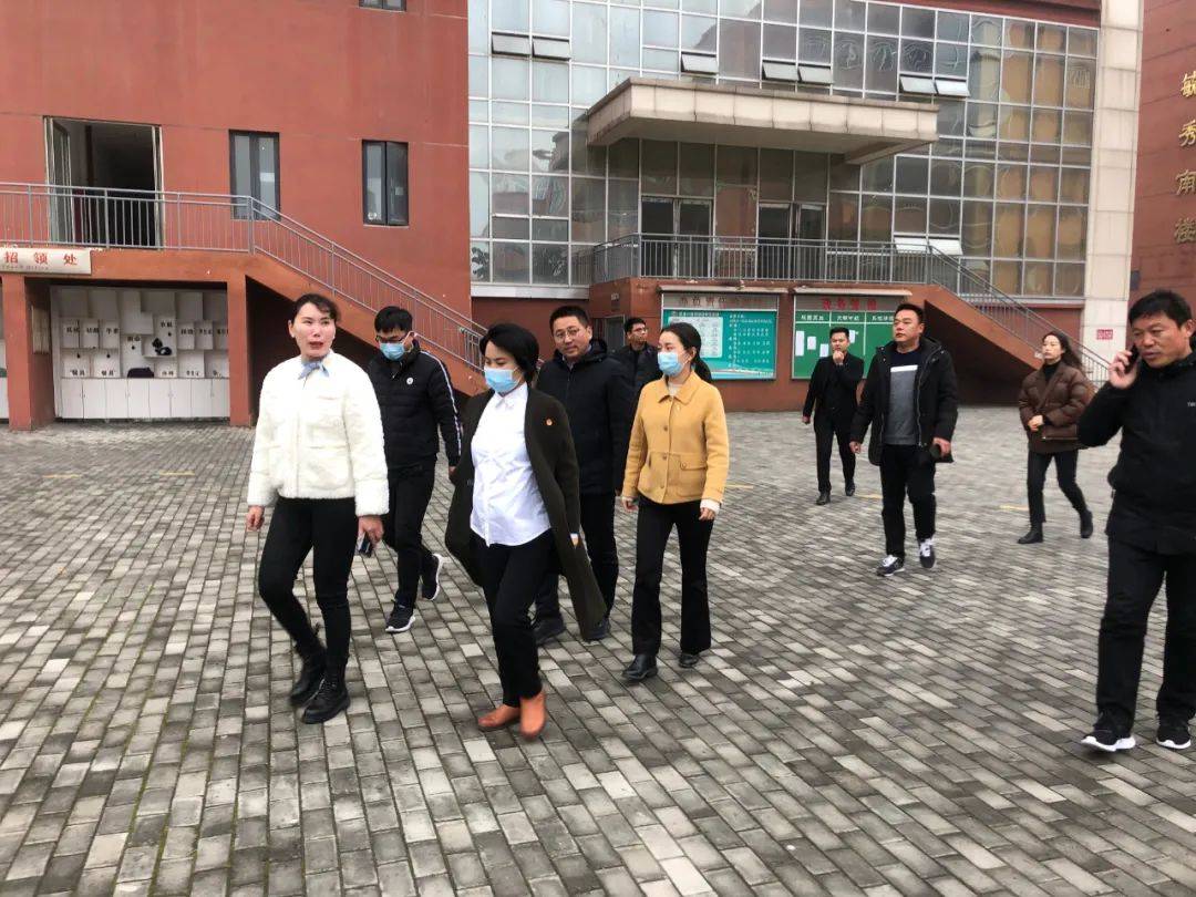 一行人来到沈丘县第一高级中学,第二高级中学进行调研考察青年大学习
