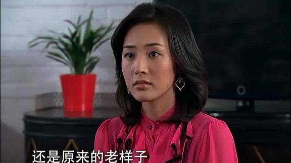 严民中知道严格跟晓菁要订婚送给晓菁一对钻戒晓菁高兴极了