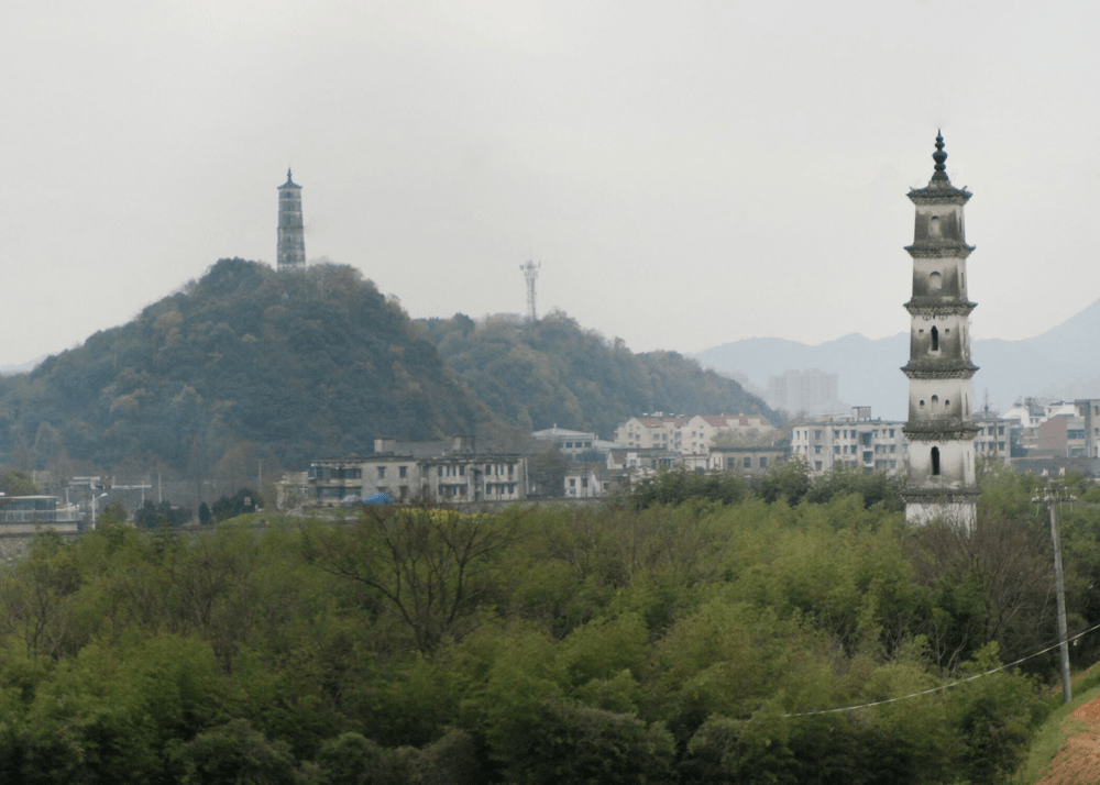 诗人登双塔古邑赋新歌区诗协组织诗人词家赴余杭街道开展采风活动