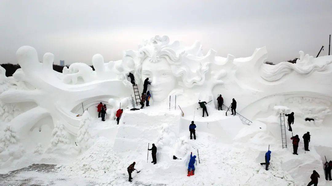 一十太阳雪花是什么成语_太阳是什么颜色的图片(3)