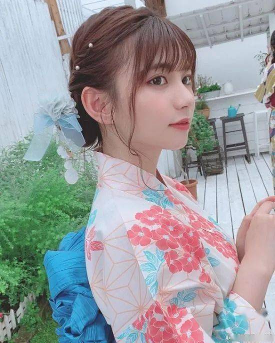清纯外表下的爆好身材喜欢嘟嘴的妹系写真女孩本田夕步