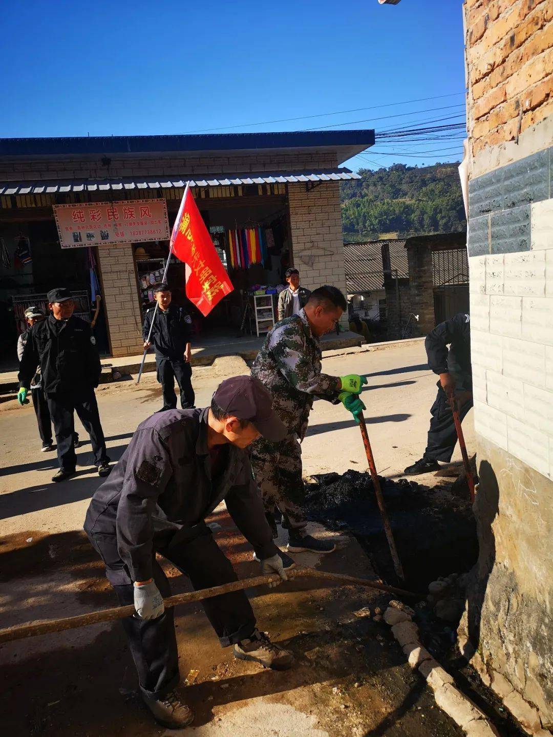 澜沧县酒井乡开展爱国卫生"七个专项 行动"志愿服务活动