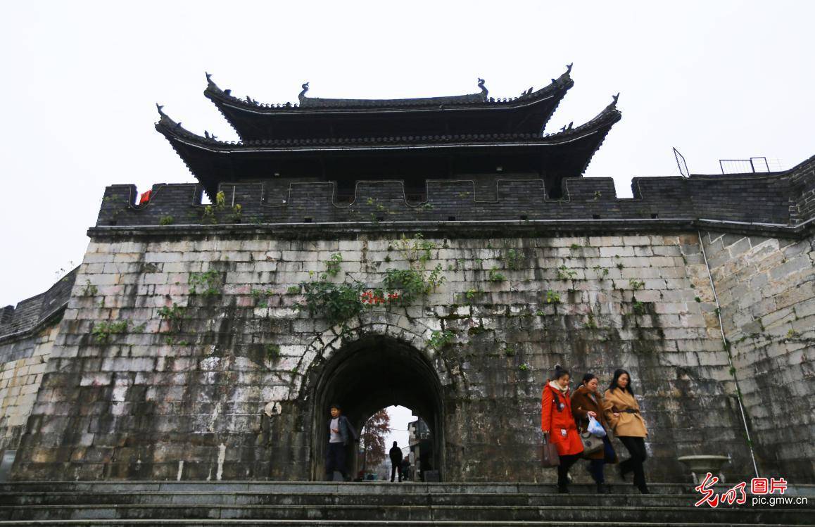 湖北赤壁古城墙,又称:蒲圻石城, 城墙始建于明代,清嘉庆三年改为石城