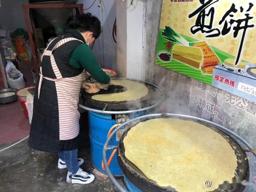 莒南夫妻临沂卖煎饼手工石磨金黄脆香