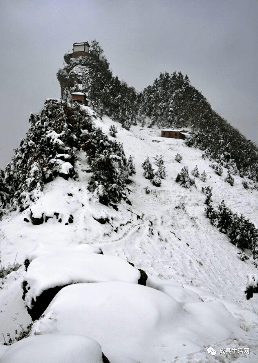 看到朋友圈许多好友想去看雪 小编给大家推荐几处赏雪地点 01  鸡峰山