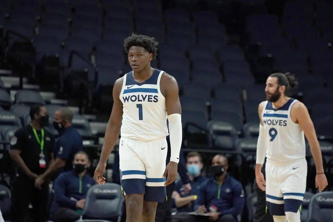 nba季前赛状元探花发挥欠佳字母哥空砍2510