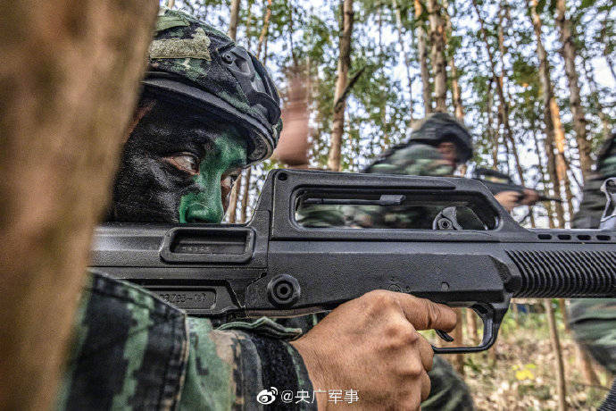 利刃出击！武警特战队员极限训练热血来袭