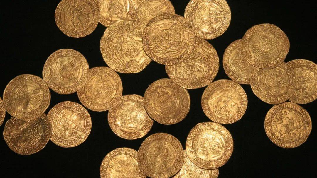 在英国除草也能发掘出文物15世纪的金币也许就在你脚下