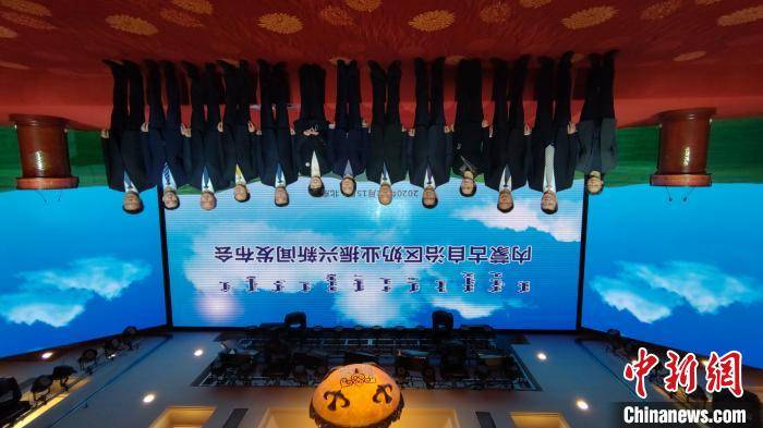 大阳城集团-
内蒙古副主席李秉荣赴京解说“内蒙古特色产物”