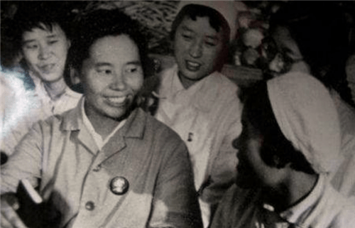 卖菜女工李素文，1975年成副国级干部，她后来又