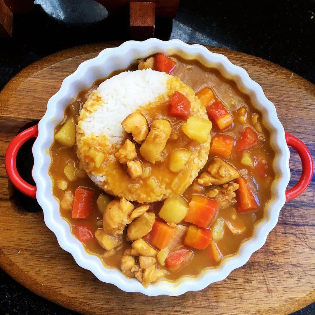 每天一道团圆菜咖喱鸡肉炖土豆盖饭汤汁拌饭太香了