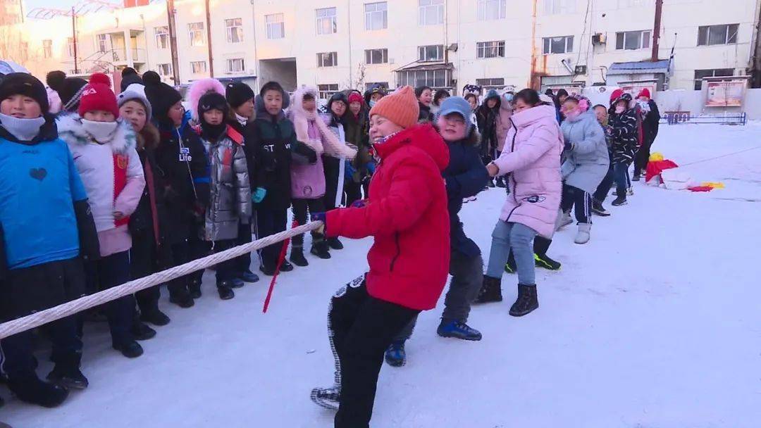 赏冰乐雪五大连池市第二小学瑞雪迎新尽展足球魅力