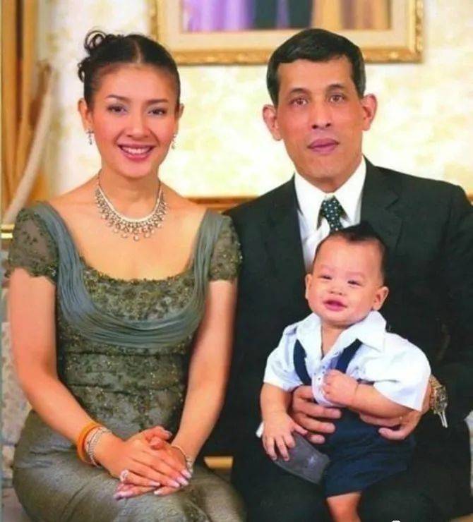 西拉米,可是那个让那个骄奢淫逸的泰国太子,安定下来的那个"童话王妃"
