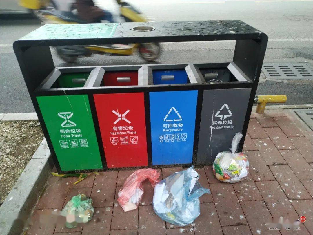 钦州街头新面孔:垃圾分类箱悄然上岗,你们注意到了吗?