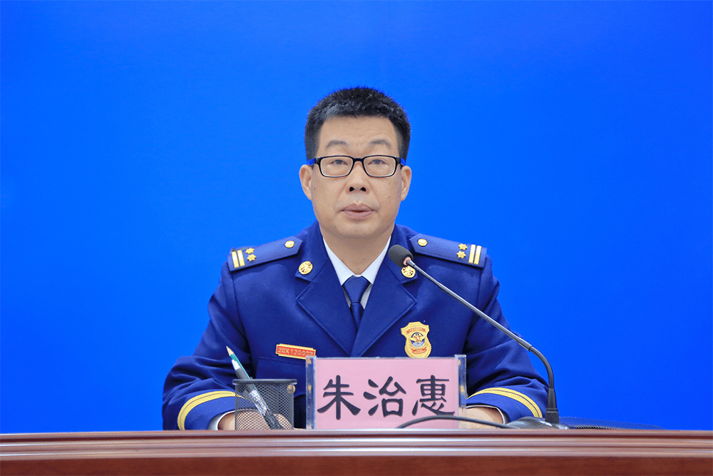 仪式上,覃锦毅主任宣读了2020年新招录消防员入营培训人员名单,与会