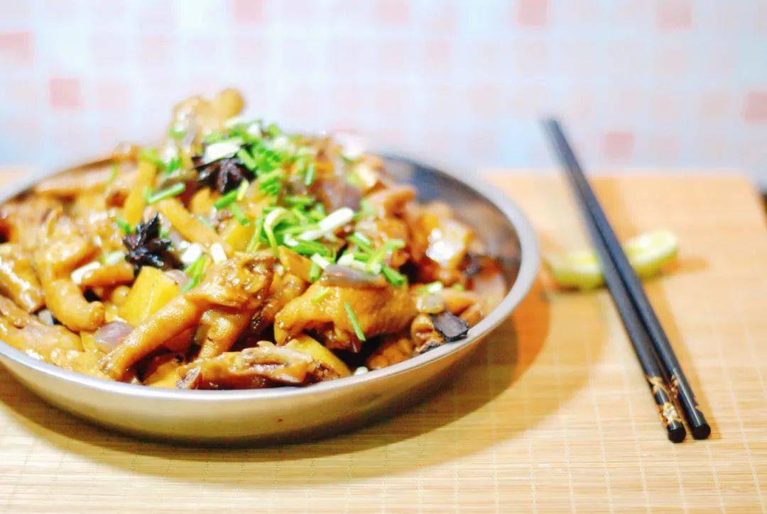 餐廳128元的雞爪煲，在家20就搞定！無需油炸一抿脫骨，簡單一燉香絕了！ 熱愛美食 第9张