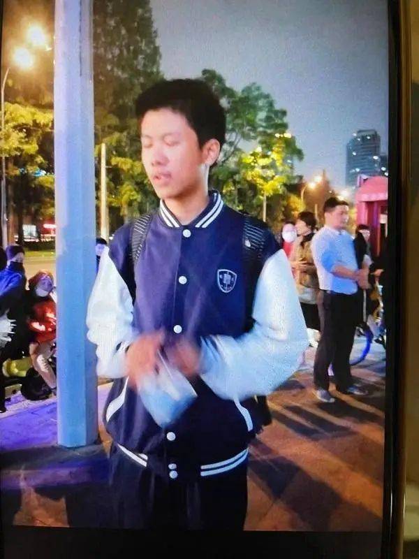 教科书式救人挽回老伯生命，这个05后上海少年获