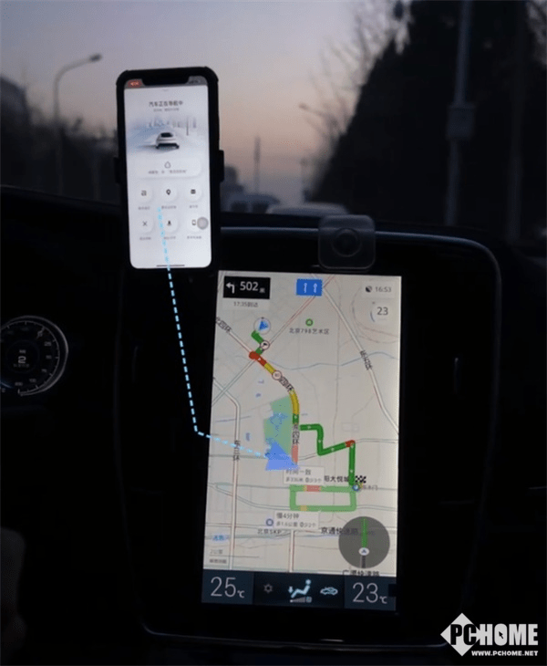 开车的小伙伴要使用导航地图时,是使用手机导航还是车