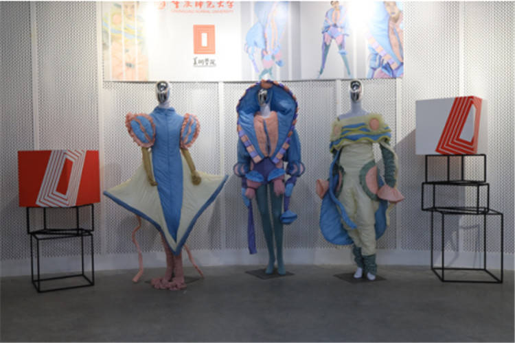 服装专业学校排名_学校卡通图片(3)