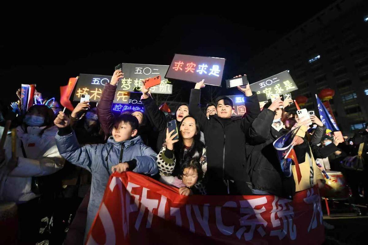 嫦娥|实拍嫦娥五号返回器回“娘家”，“娘家人”热烈欢迎变追星现场