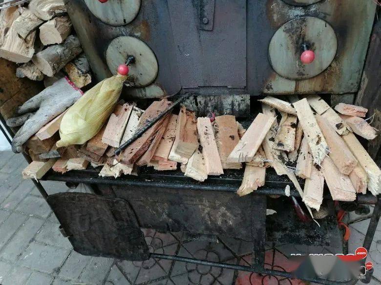 钦州港街头遇烤红薯神器少见这样的烤红薯好吃吗