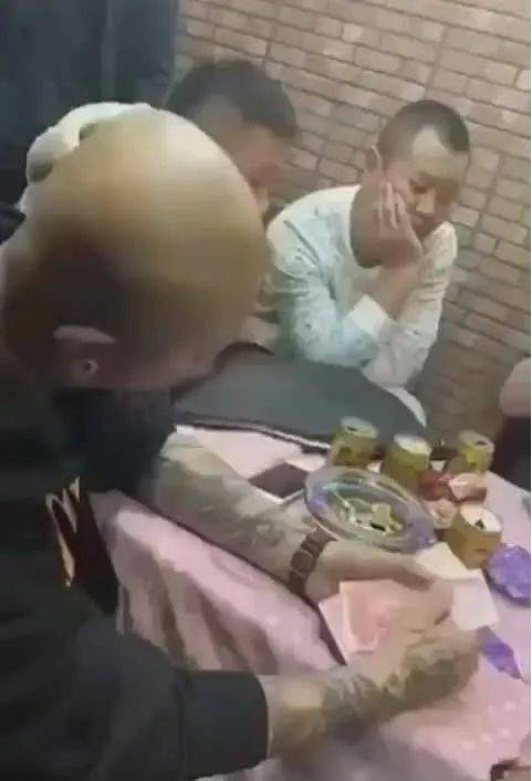 方丈聚众d博视频幕后拍摄者竟是他?小伊伊自曝怀孕细节!