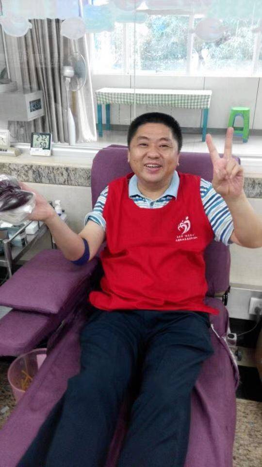 吴应兵携手爱妻登上献血巅峰