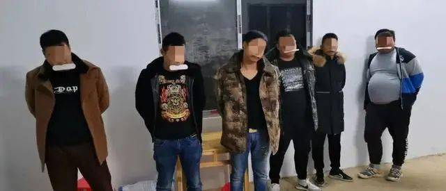 【禁毒案例】 16名男女深夜聚众吸毒,被警方一锅端