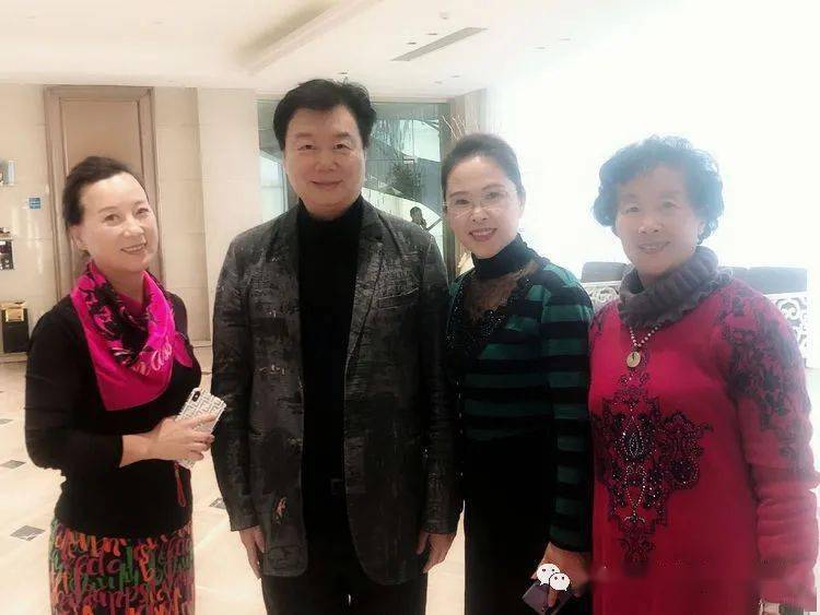 李桂英收徒严紫怡 朱家怡拜师仪式/供稿:冰灵