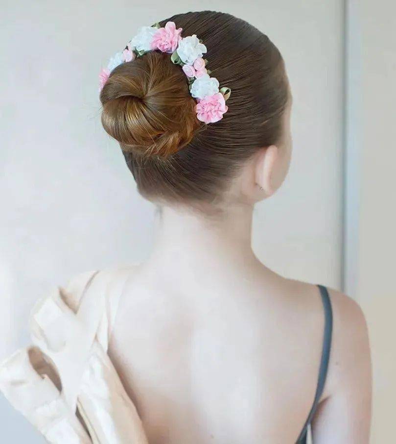 科普!为什么上舞蹈课,特别是芭蕾课,女孩子要盘头发?还那么美那么美!