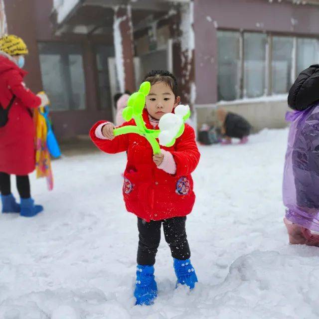 萌娃的冬天就应该在雪地打滚峨眉山冰雪小猕萌第一期获奖公布