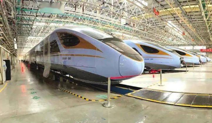 记者从兰州局集团公司获悉,新型"复兴号"cr300bf"蓝暖男"动车组即将