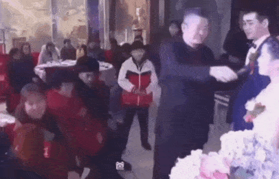 眼瞅着媳妇马上飙泪了 我就给大家开个小玩笑 