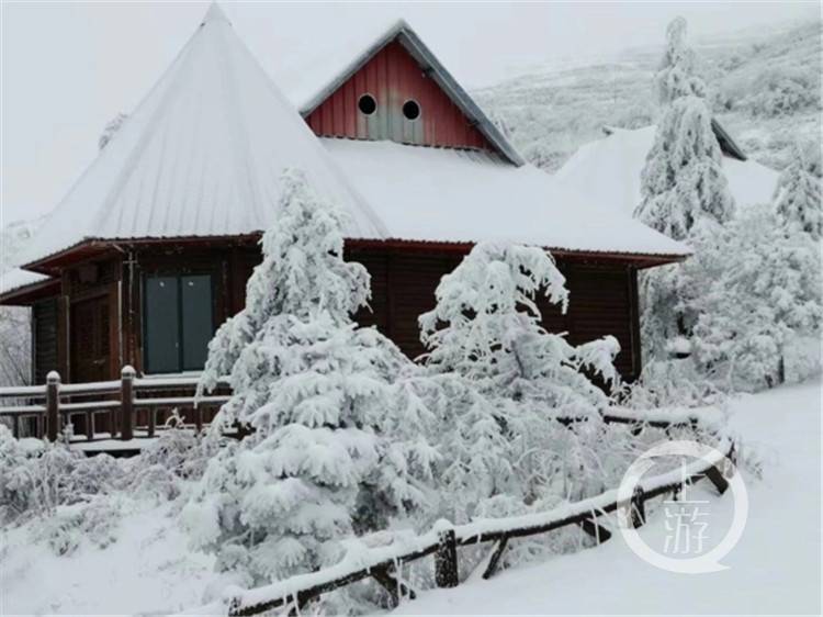 冰雪季期间,主办方还将推出冰雪火锅宴活动,在金佛山牵牛坪,药池坝各