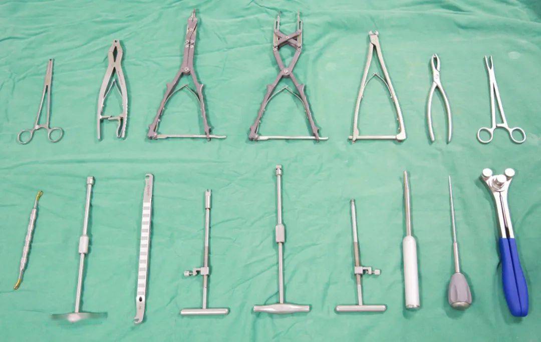 椎间孔镜器材说起骨科手术,任何一台成功实施的骨科手术,除了有赖于
