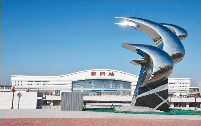 辽宁朝阳高铁站站前广场"三燕高飞"雕塑
