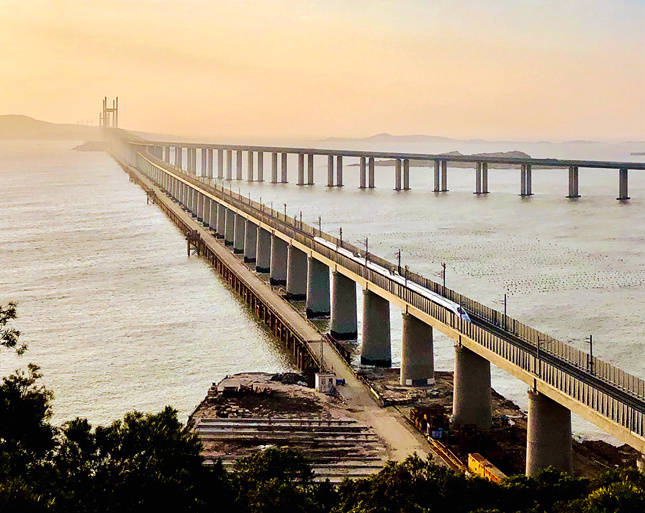 平潭海峡公铁两用大桥全面通车 系我国首座,世界最长跨海峡公铁两用