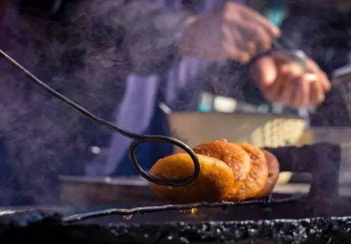 一夜之间,人间琼林,天地墨白.