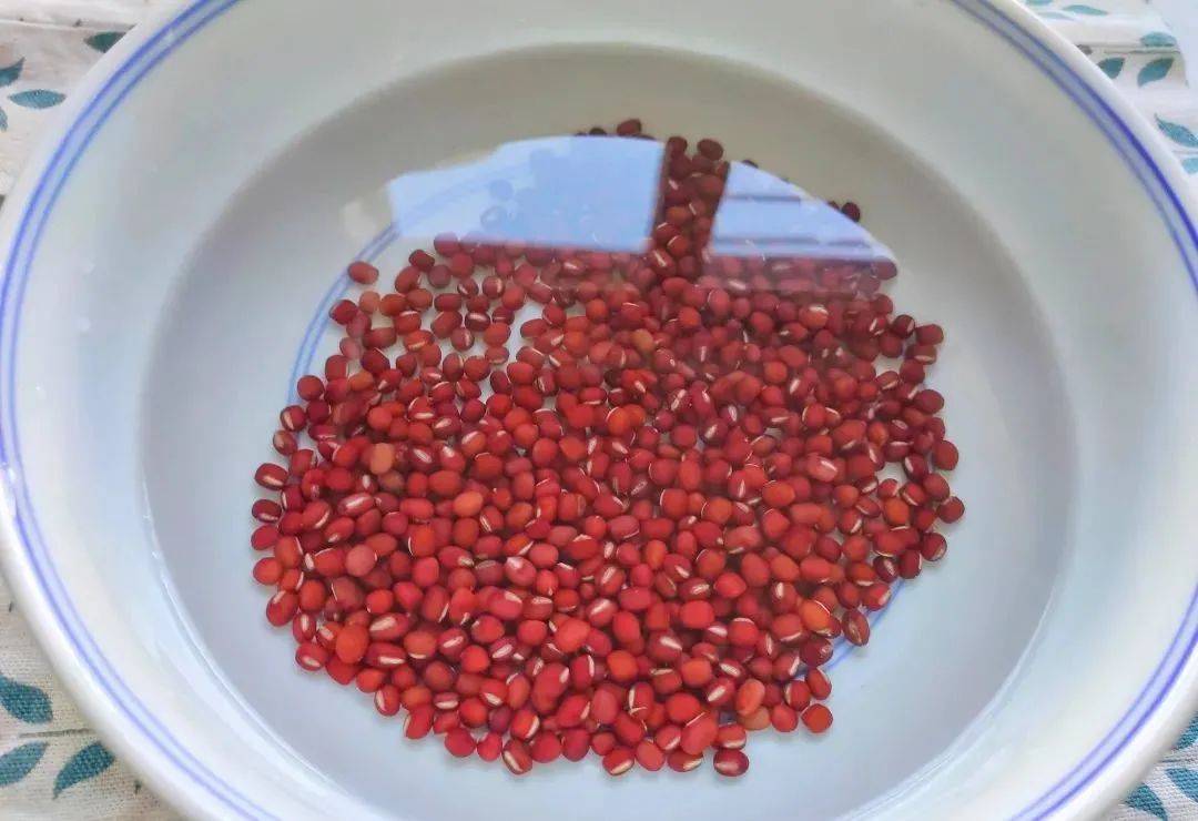 红豆和什么一起煮水喝好 f811b4ee01aa47949b87324a8ede15b0.jpeg