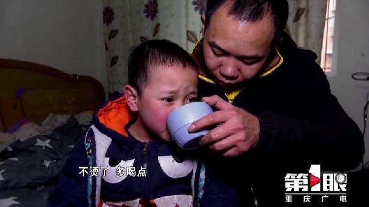 独腿外卖哥：接单量超越不少骑手 平均每天要走