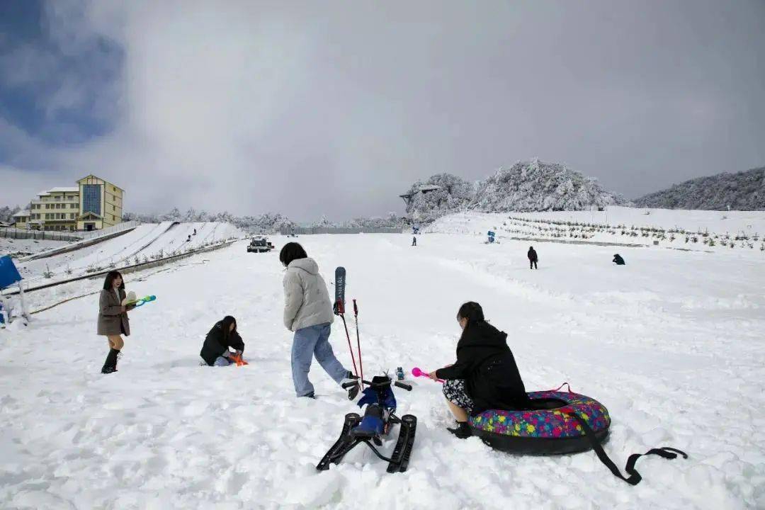 来了 来了 巴山大峡谷首届冰雪节 罗盘顶滑雪场 将满足你这个冬天的