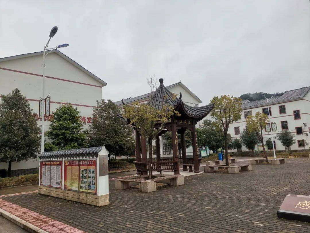 寻乌县吉潭镇圳下村集中新建点一角今年3月起,寻乌县住房和城乡建设局