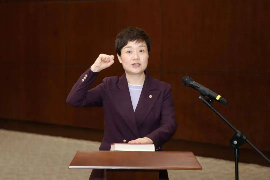 决定任命陈丽艳为昆山市副市长,代理昆山市市长职务