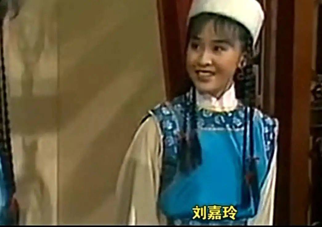 随后在1983年经典电视剧《射雕英雄传》中,刘嘉玲饰演一名侍女,仅仅