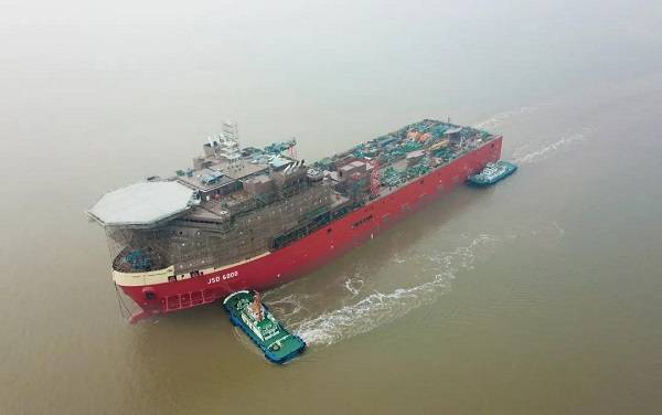 由振华重工承建的jsd6000深水起重铺管船在启东海工基地顺利下水,标志